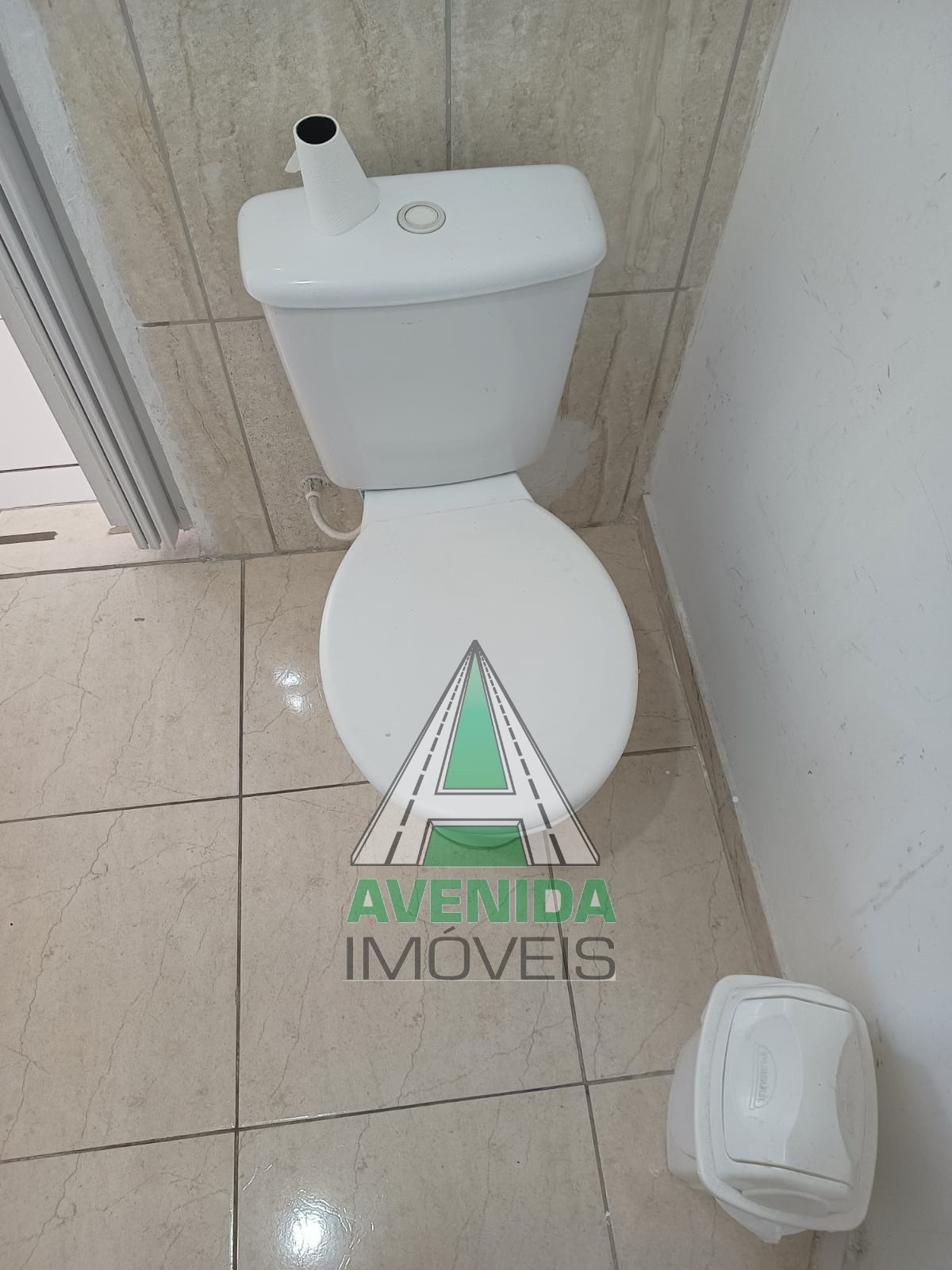 Salão comercial com aproximadamente 65 m² no Bairro Rudge Ramos